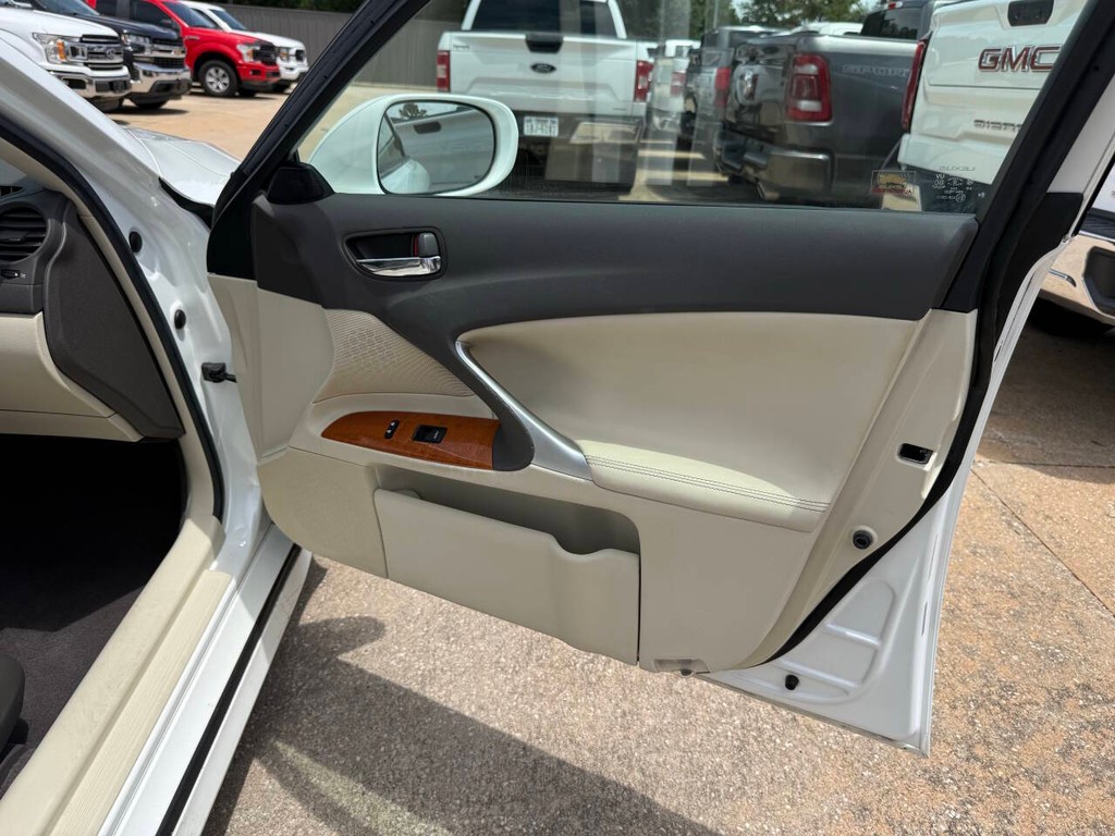Lexus IS 350 Vehicle Full-screen Gallery Image 13