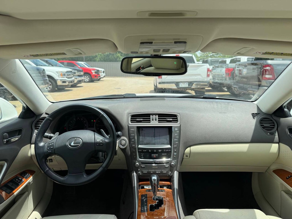 Lexus IS 350 Vehicle Full-screen Gallery Image 18