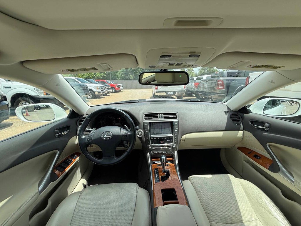 Lexus IS 350 Vehicle Full-screen Gallery Image 19