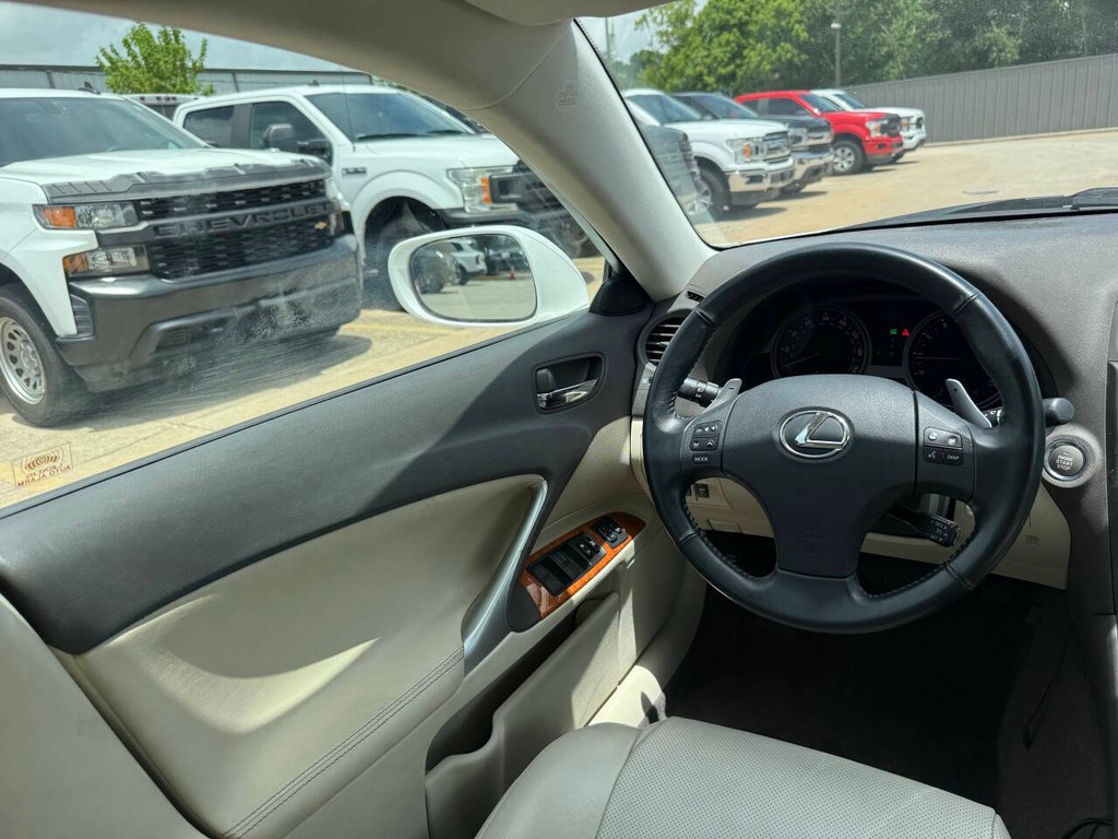Lexus IS 350 Vehicle Full-screen Gallery Image 20