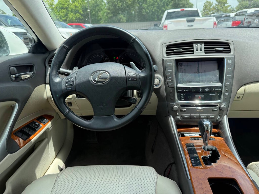 Lexus IS 350 Vehicle Full-screen Gallery Image 21