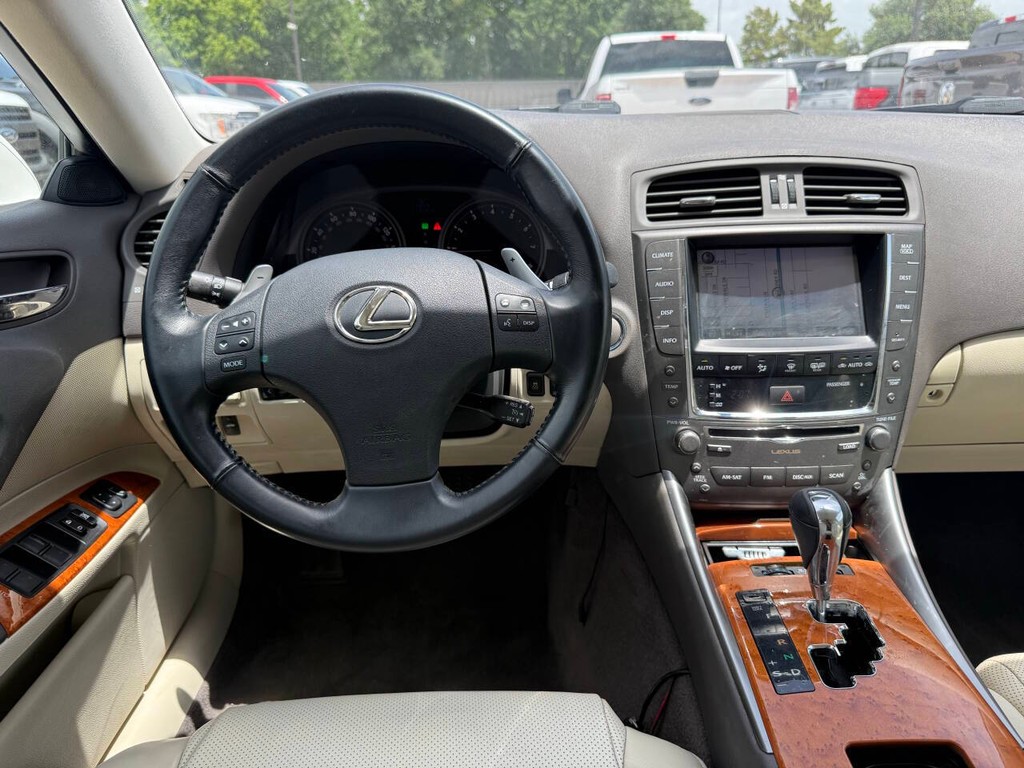 Lexus IS 350 Vehicle Full-screen Gallery Image 23