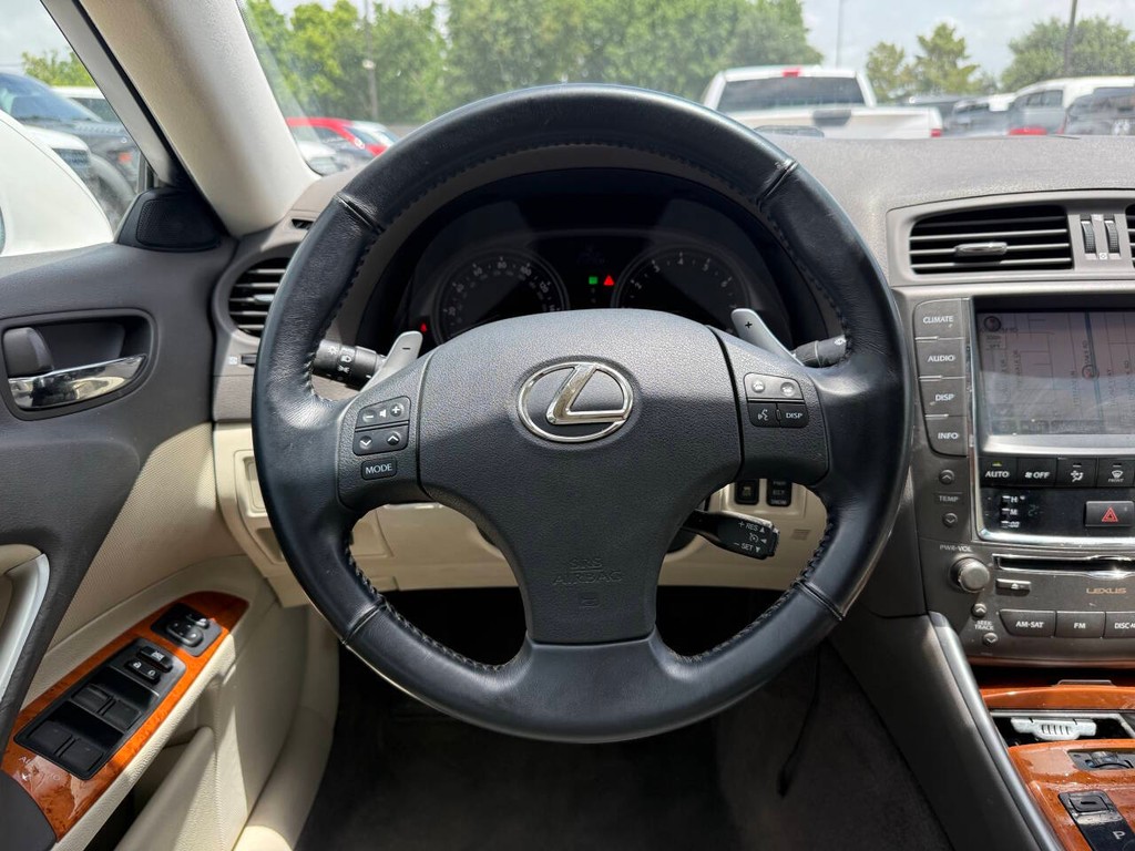 Lexus IS 350 Vehicle Full-screen Gallery Image 24