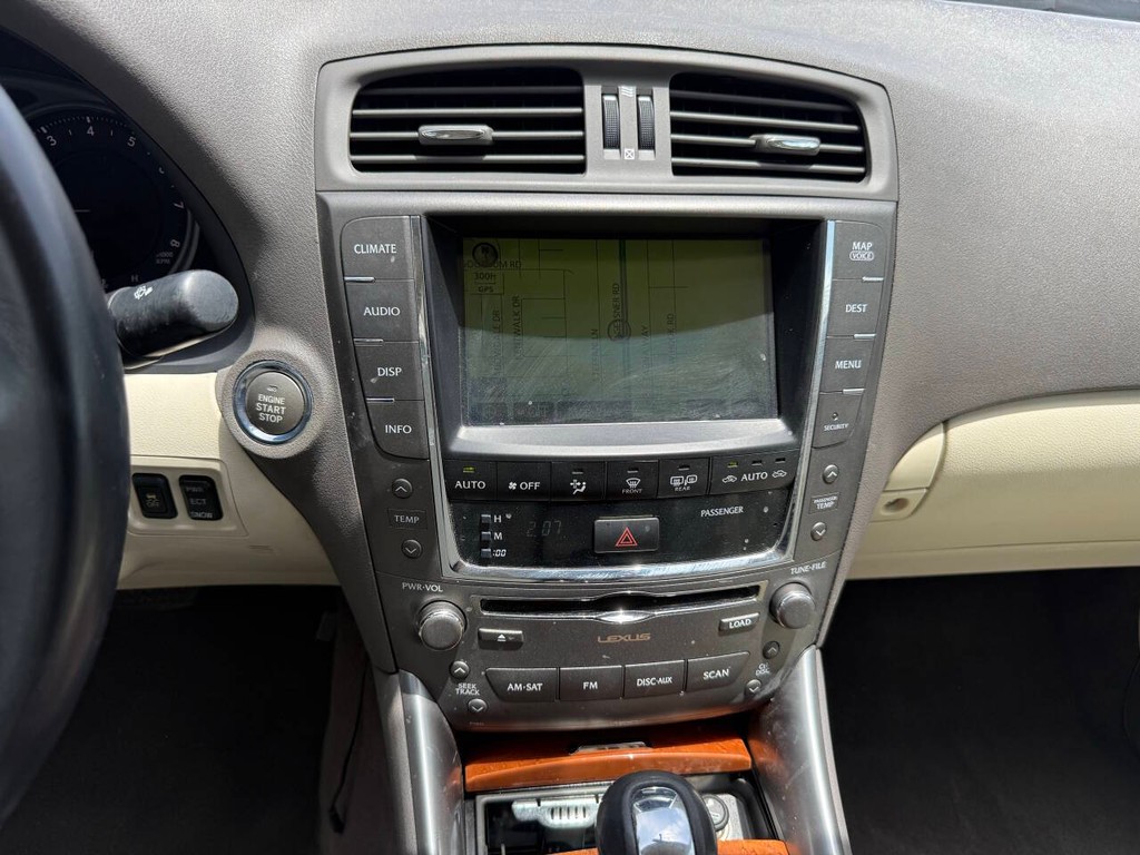 Lexus IS 350 Vehicle Full-screen Gallery Image 25