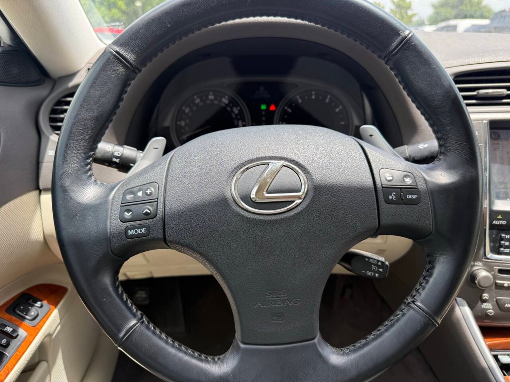 Lexus IS 350 Vehicle Full-screen Gallery Image 26