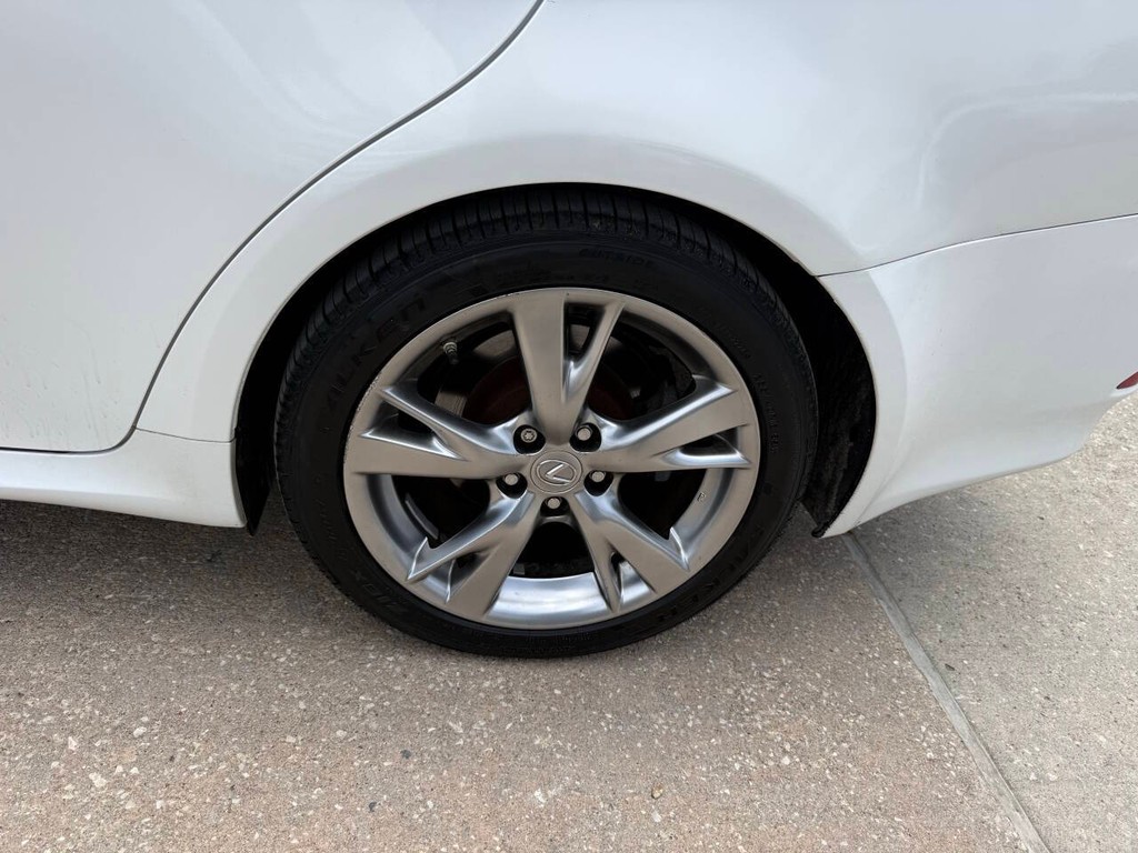 Lexus IS 350 Vehicle Full-screen Gallery Image 37
