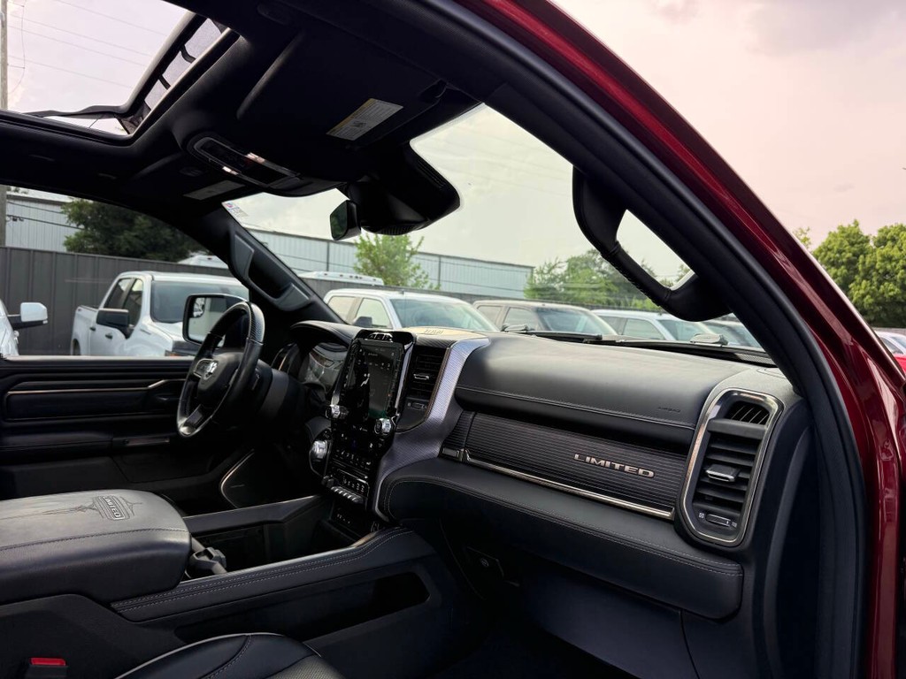 Ram 1500 Vehicle Full-screen Gallery Image 09