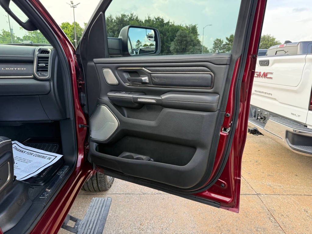 Ram 1500 Vehicle Full-screen Gallery Image 11