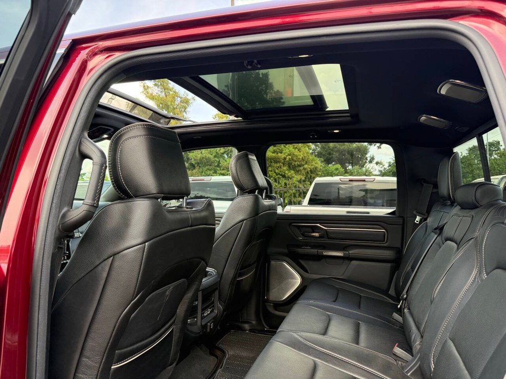 Ram 1500 Vehicle Full-screen Gallery Image 12