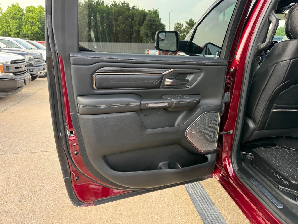 Ram 1500 Vehicle Full-screen Gallery Image 14