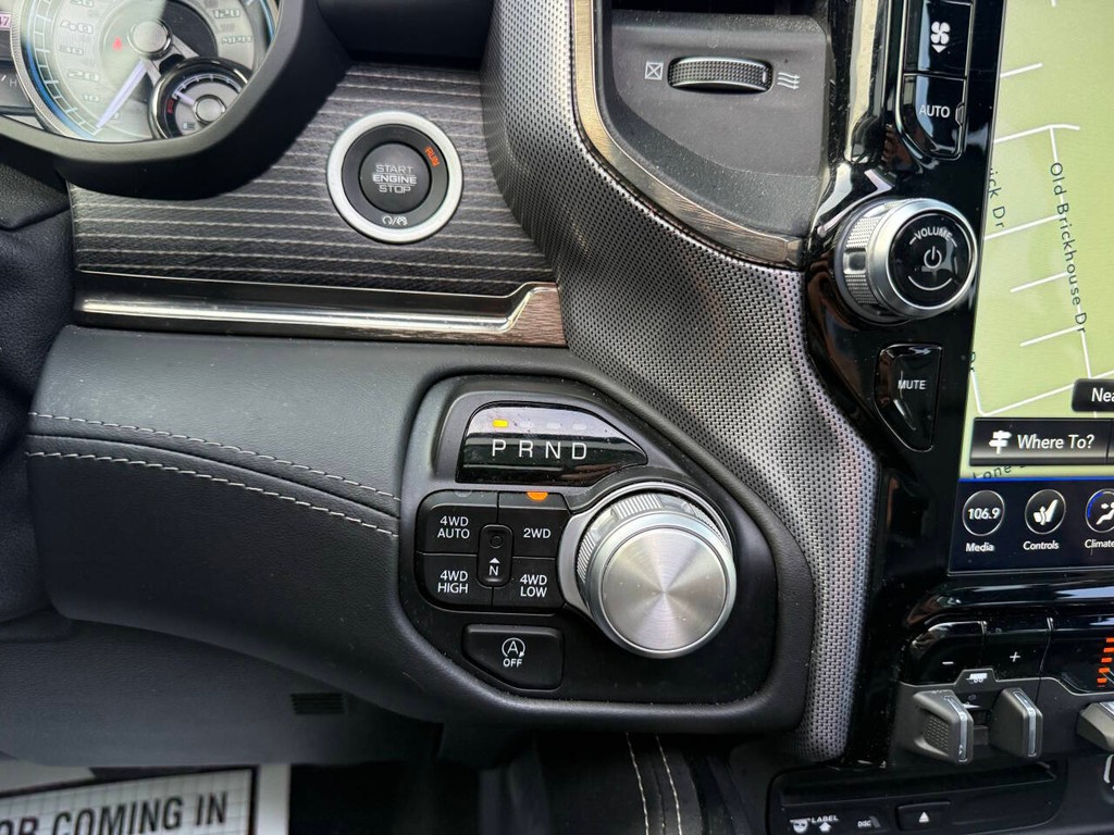 Ram 1500 Vehicle Full-screen Gallery Image 26