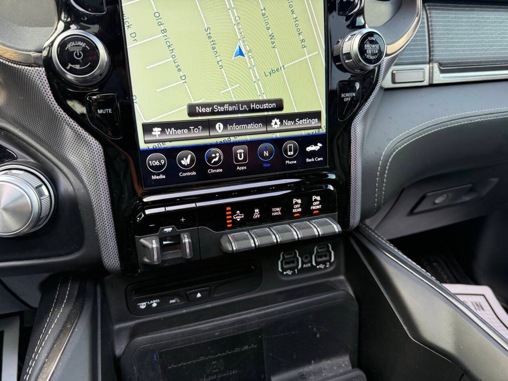 Ram 1500 Vehicle Full-screen Gallery Image 27