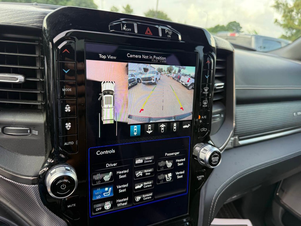 Ram 1500 Vehicle Full-screen Gallery Image 28