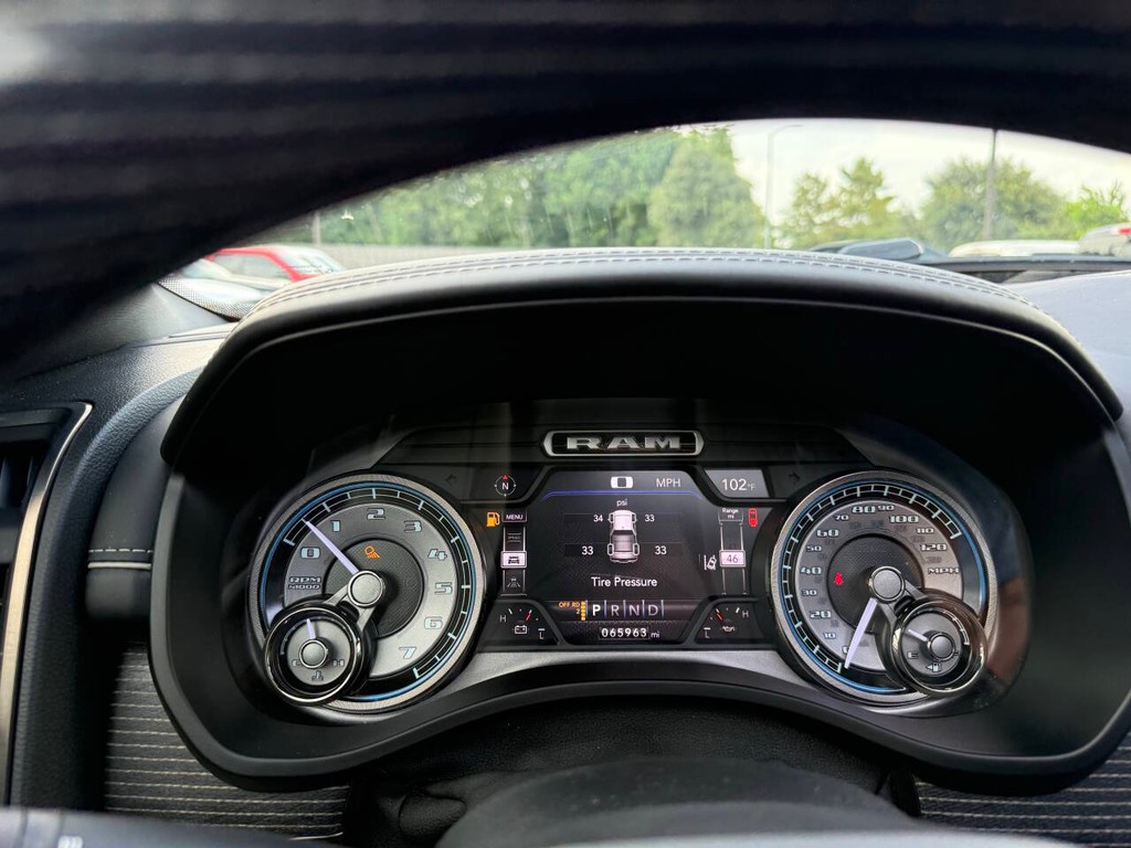 Ram 1500 Vehicle Full-screen Gallery Image 32