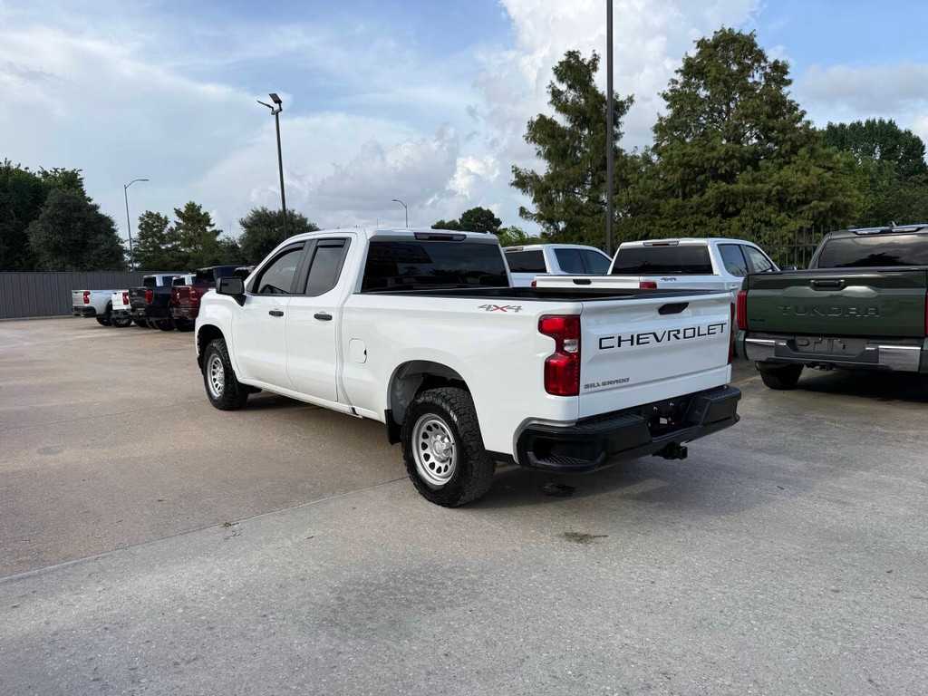 Chevrolet Silverado 1500 Vehicle Full-screen Gallery Image 04