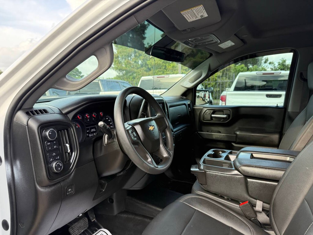 Chevrolet Silverado 1500 Vehicle Full-screen Gallery Image 06
