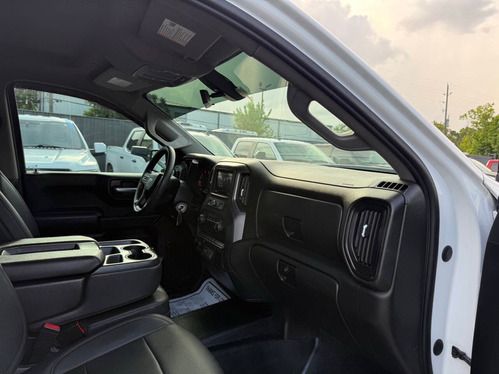 Chevrolet Silverado 1500 Vehicle Full-screen Gallery Image 09