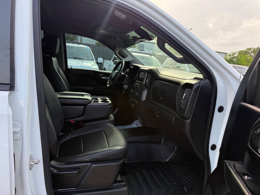 Chevrolet Silverado 1500 Vehicle Full-screen Gallery Image 10