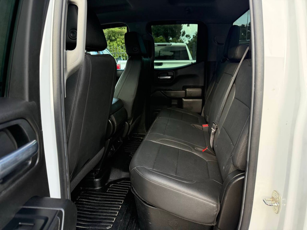 Chevrolet Silverado 1500 Vehicle Full-screen Gallery Image 12