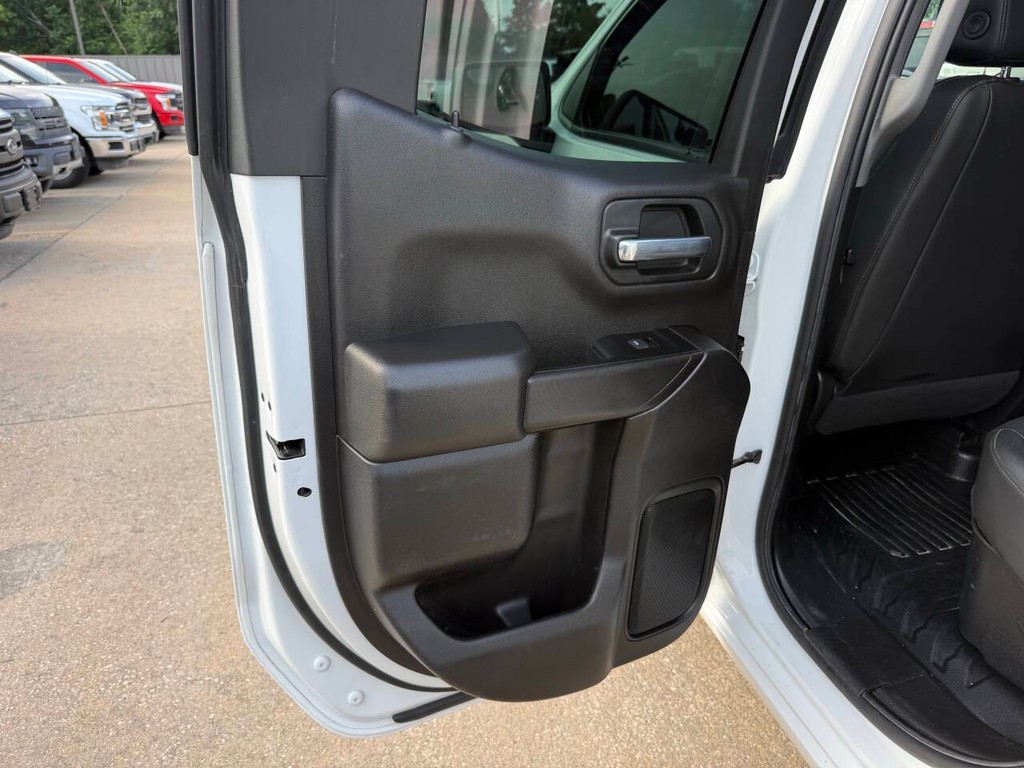 Chevrolet Silverado 1500 Vehicle Full-screen Gallery Image 13