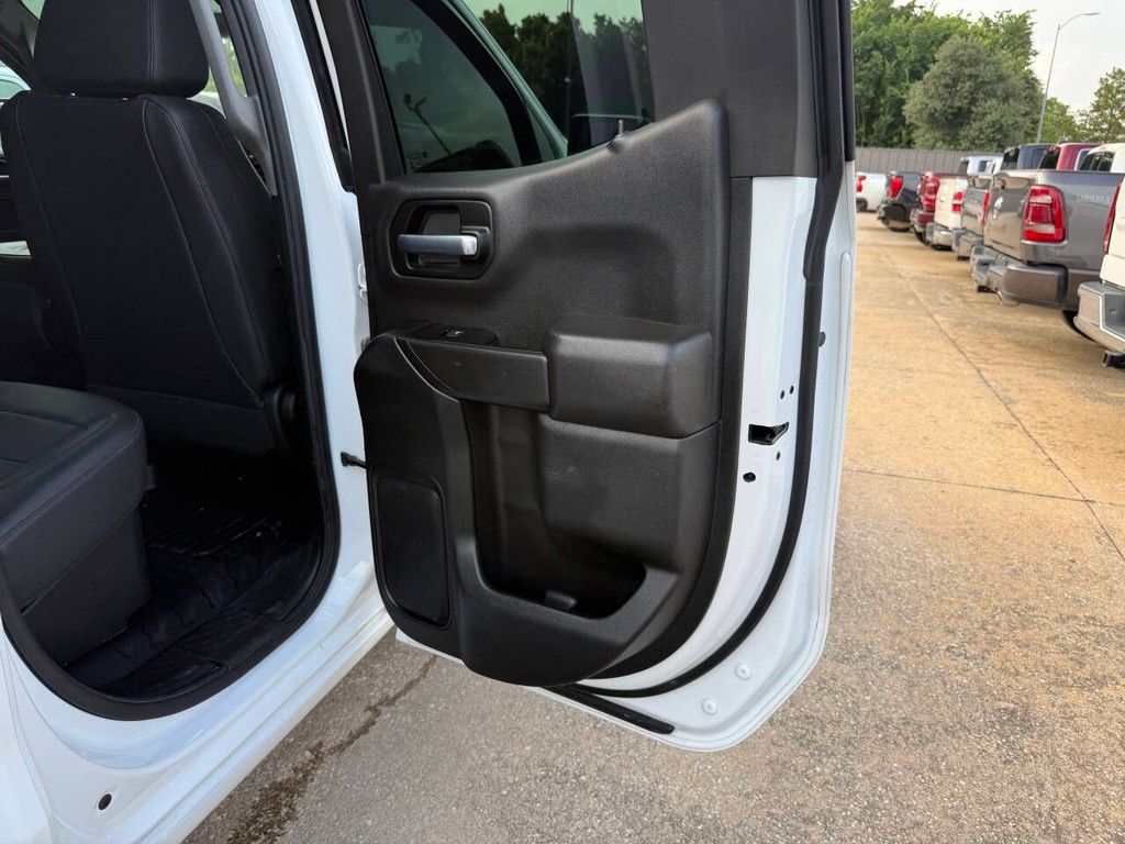 Chevrolet Silverado 1500 Vehicle Full-screen Gallery Image 15