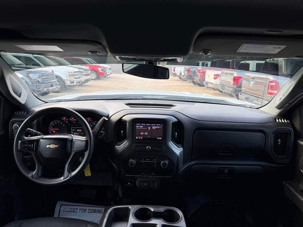 Chevrolet Silverado 1500 Vehicle Full-screen Gallery Image 16
