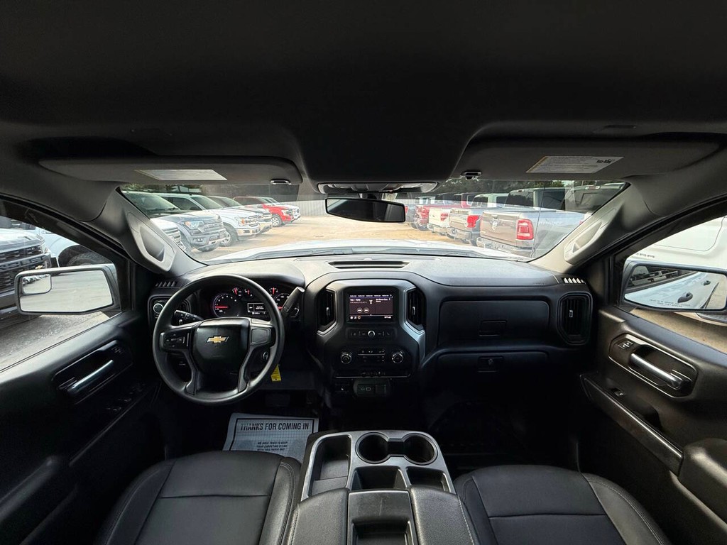 Chevrolet Silverado 1500 Vehicle Full-screen Gallery Image 17