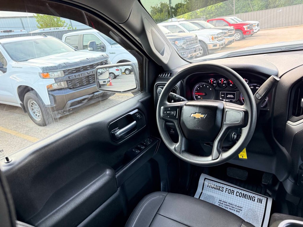 Chevrolet Silverado 1500 Vehicle Full-screen Gallery Image 18