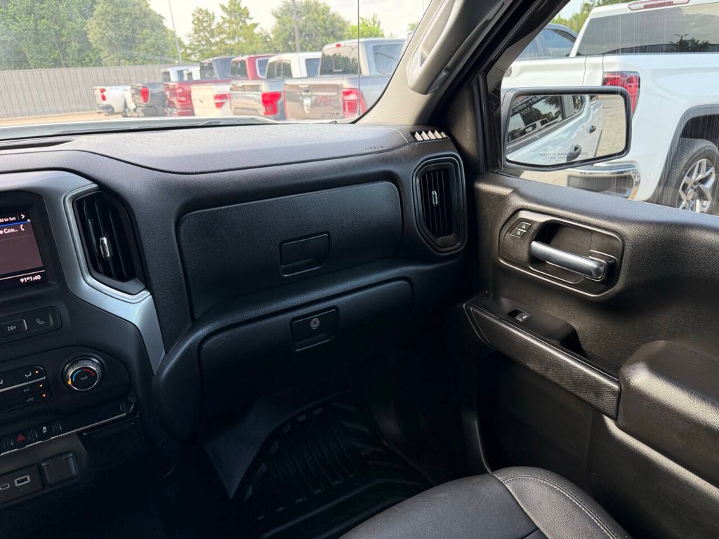 Chevrolet Silverado 1500 Vehicle Full-screen Gallery Image 19