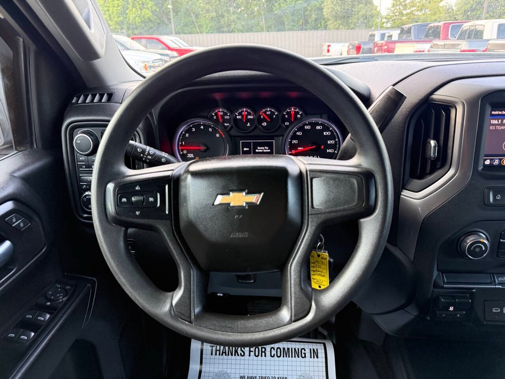 Chevrolet Silverado 1500 Vehicle Full-screen Gallery Image 21