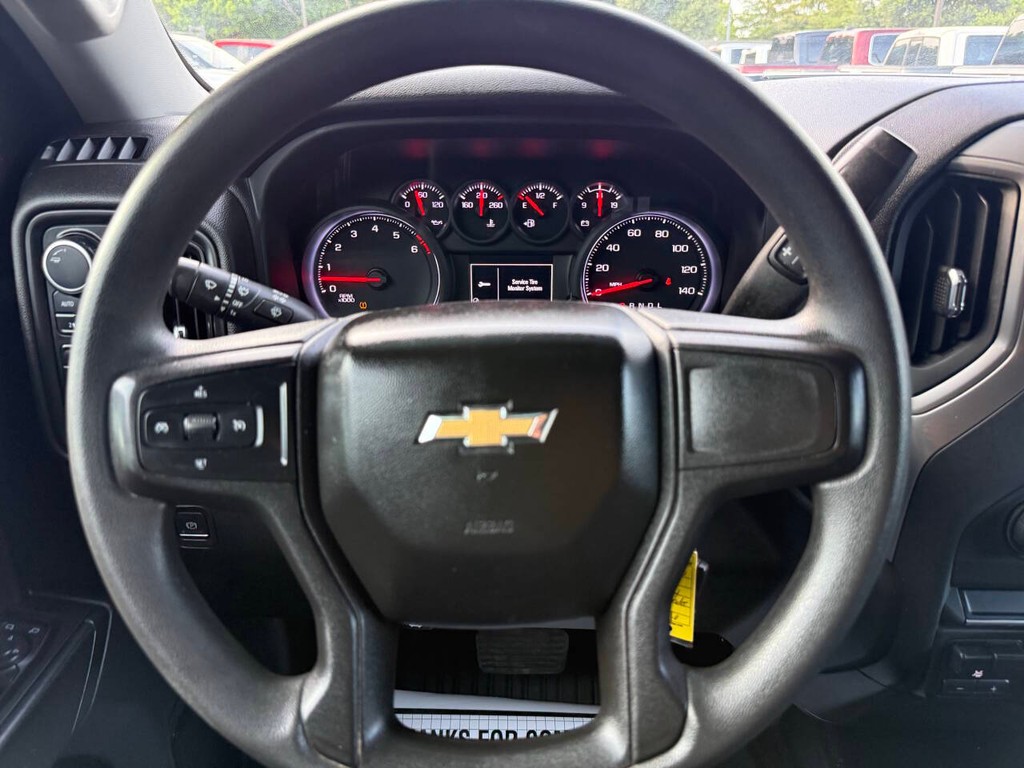 Chevrolet Silverado 1500 Vehicle Full-screen Gallery Image 22