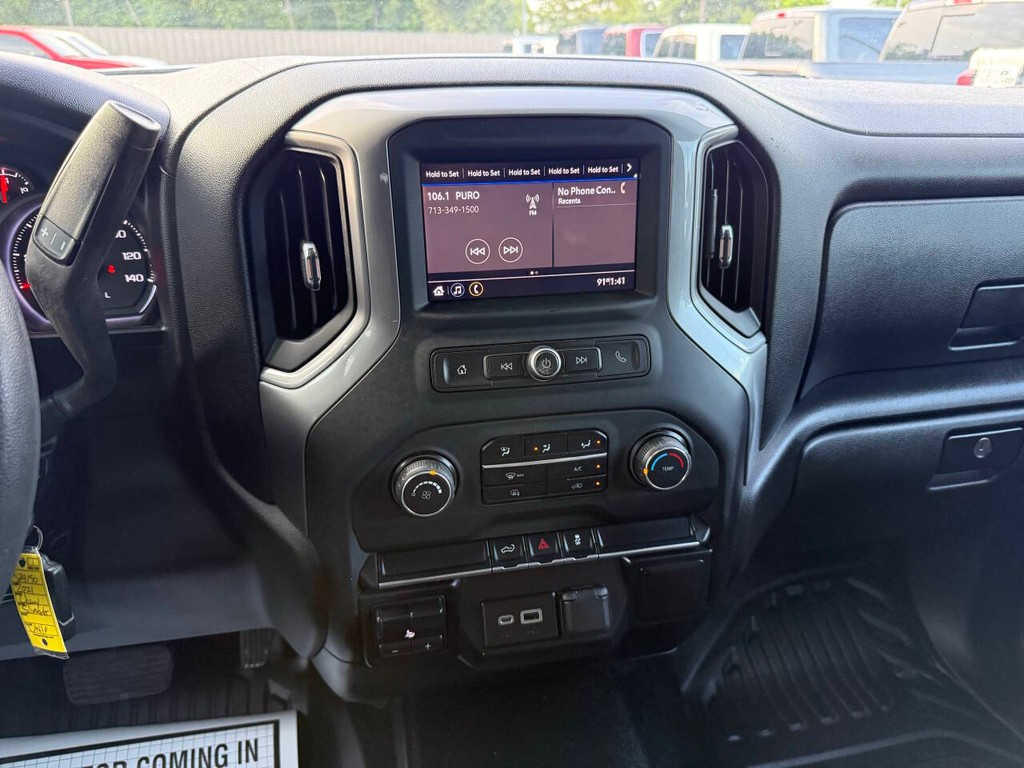 Chevrolet Silverado 1500 Vehicle Full-screen Gallery Image 23