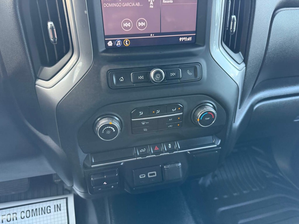Chevrolet Silverado 1500 Vehicle Full-screen Gallery Image 26