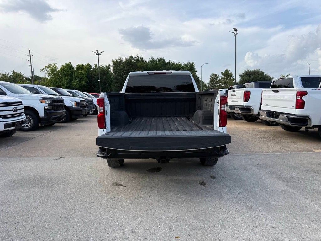 Chevrolet Silverado 1500 Vehicle Full-screen Gallery Image 36