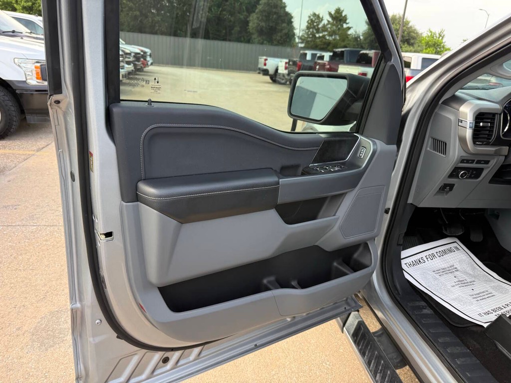 Ford F-150 Vehicle Full-screen Gallery Image 08