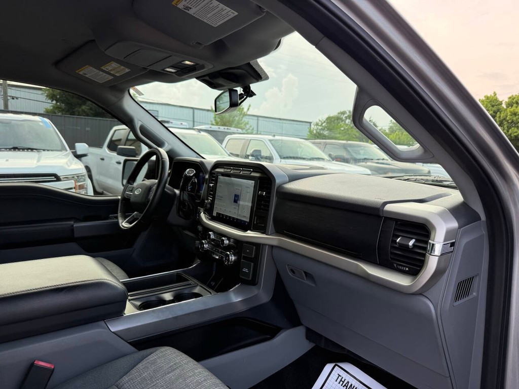 Ford F-150 Vehicle Full-screen Gallery Image 09