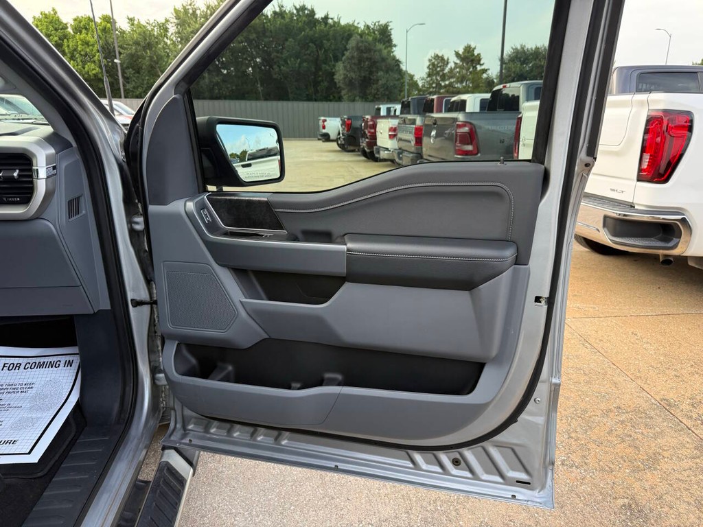 Ford F-150 Vehicle Full-screen Gallery Image 11