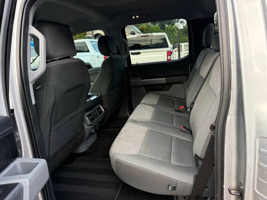 Ford F-150 Vehicle Full-screen Gallery Image 13