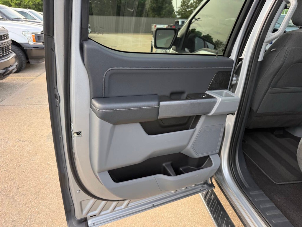 Ford F-150 Vehicle Full-screen Gallery Image 14