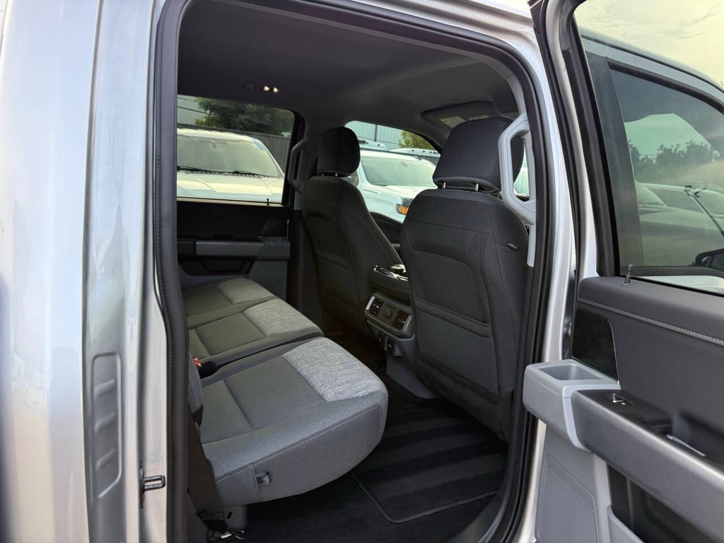 Ford F-150 Vehicle Full-screen Gallery Image 15