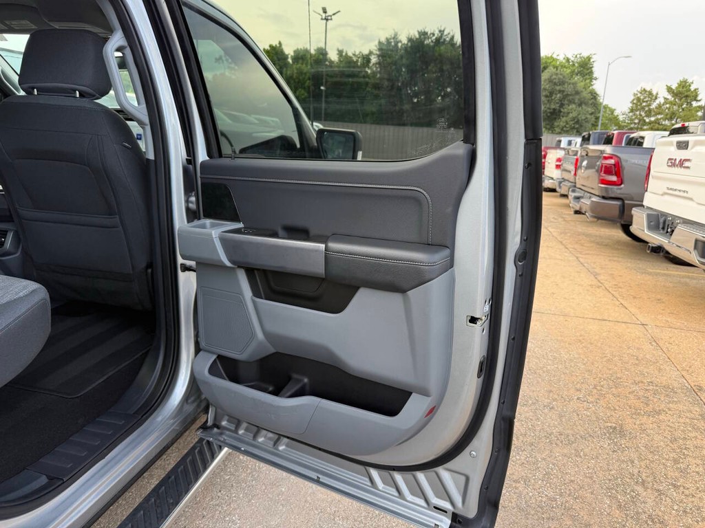 Ford F-150 Vehicle Full-screen Gallery Image 16