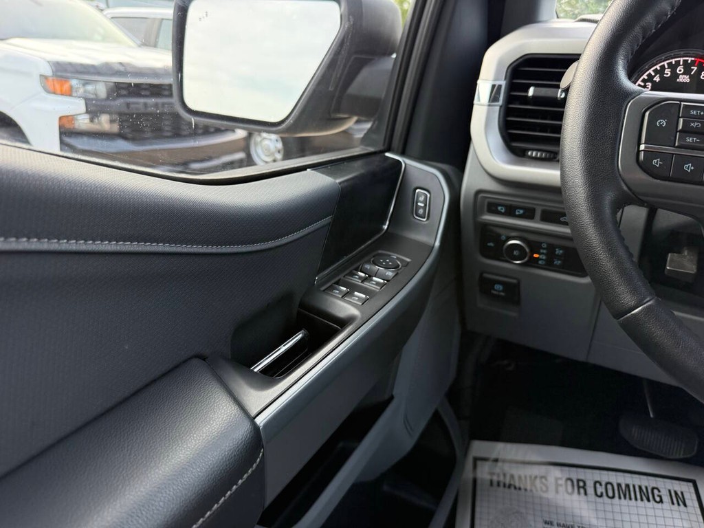 Ford F-150 Vehicle Full-screen Gallery Image 29