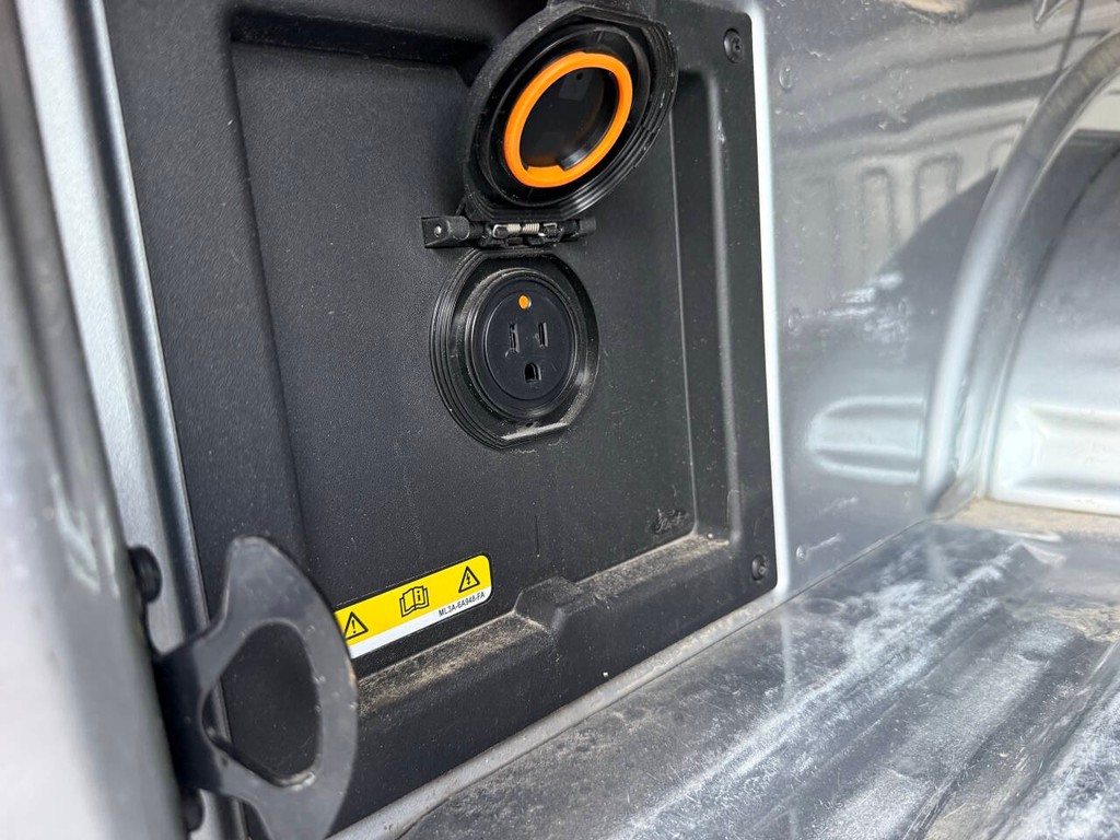 Ford F-150 Vehicle Full-screen Gallery Image 37