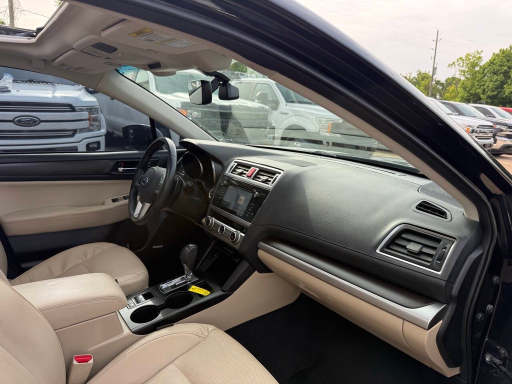 Subaru Legacy Vehicle Full-screen Gallery Image 10
