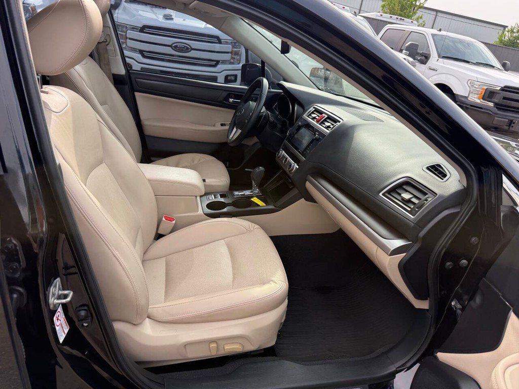 Subaru Legacy Vehicle Full-screen Gallery Image 11
