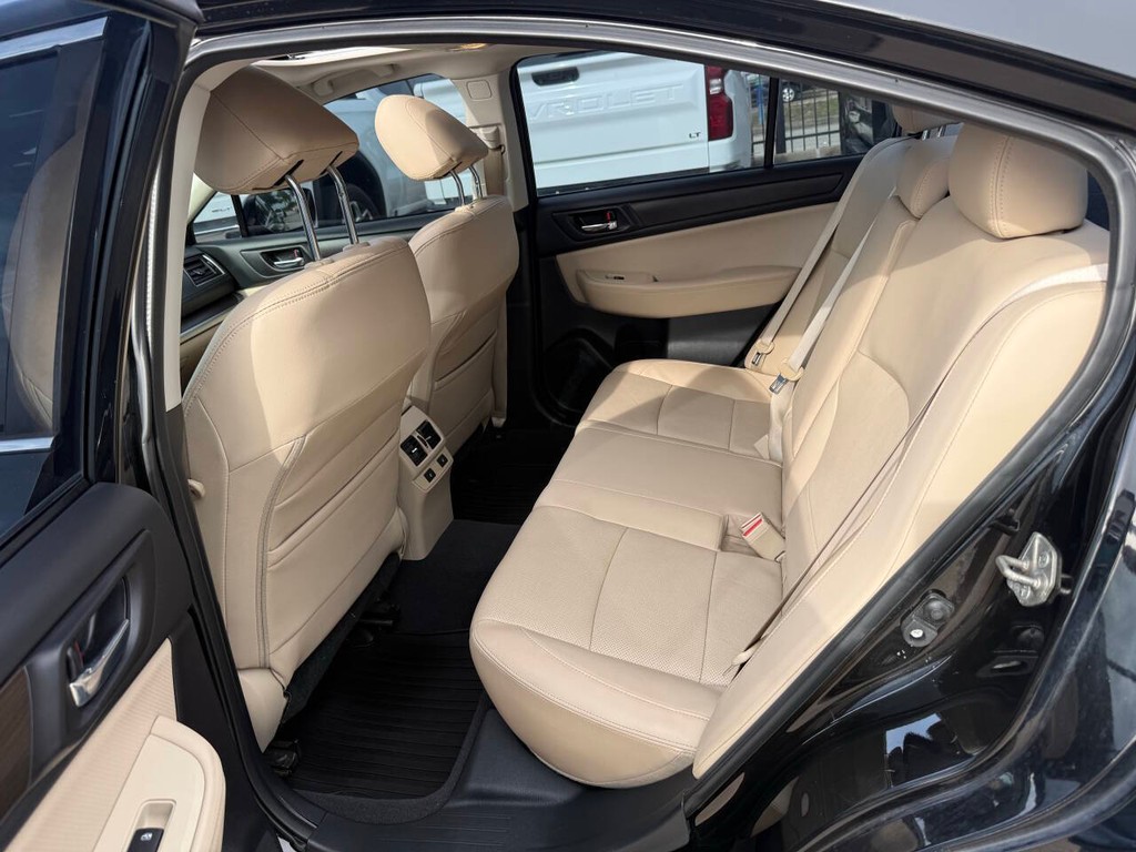 Subaru Legacy Vehicle Full-screen Gallery Image 14
