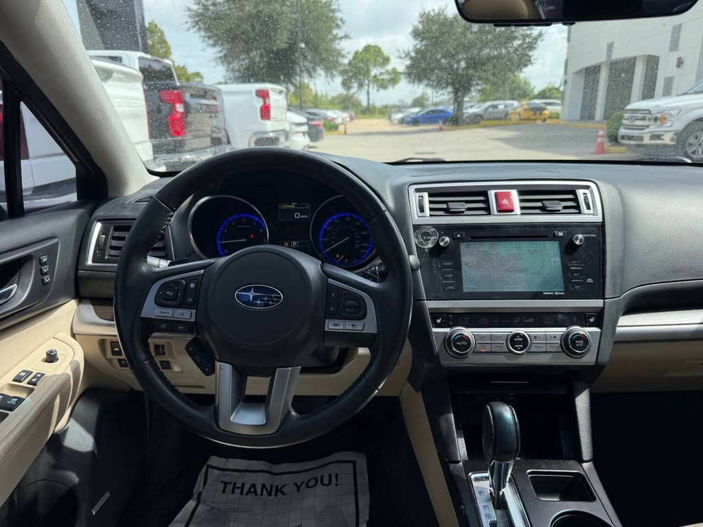 Subaru Legacy Vehicle Full-screen Gallery Image 26