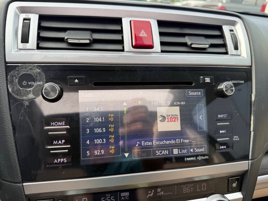 Subaru Legacy Vehicle Full-screen Gallery Image 28