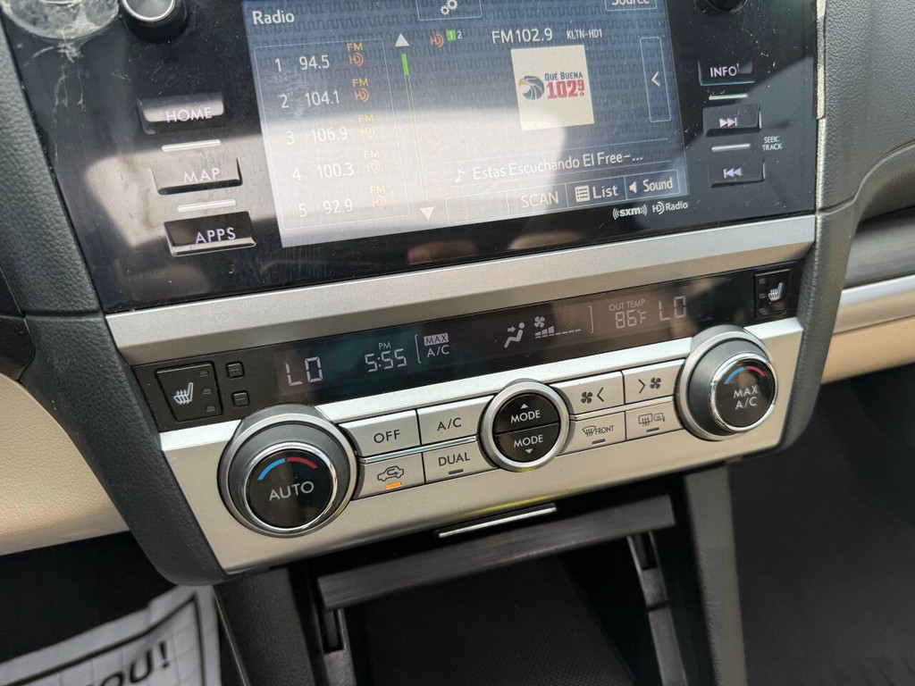 Subaru Legacy Vehicle Full-screen Gallery Image 29