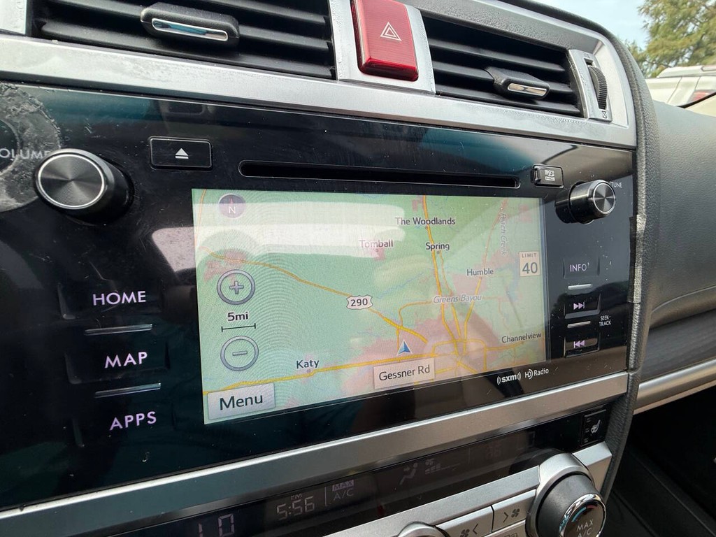 Subaru Legacy Vehicle Full-screen Gallery Image 30